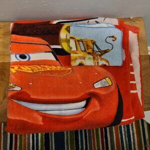 Disney Cars Kids Large Lightning McQueen Bath/Beach Towel & Tow Mater Wash Cloth